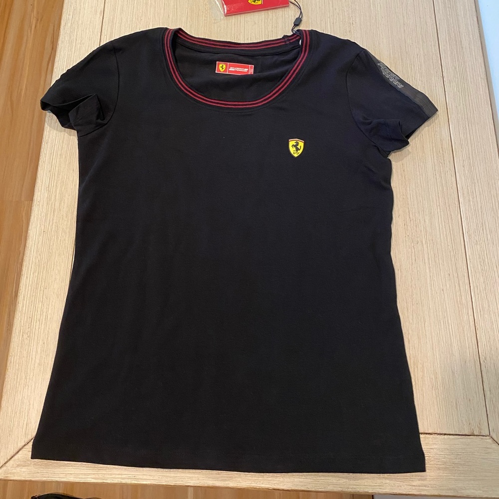 WOMEN'S T-SHIRT WITH ICON TAPE. SCUDERIA FERRARI